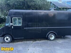 Chevrolet P32 Diesel All-Purpose Mobile Kitchen Food Truck