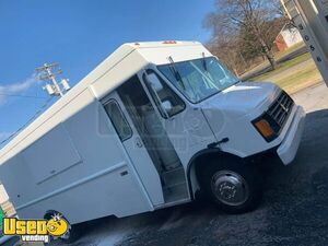 Very Clean 2005 Workhorse Step Van Truck / Commercial Mobile Kitchen