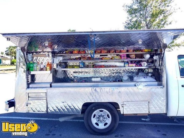 2010 Chevy Lunch / Canteen Truck