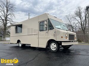 2005 25' Workhorse P42 Food Truck with Newly Built Kitchen + Fire Suppression
