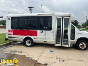 Like New - 2016 22' Ford E-450 Ice Cream/Soft Serve Truck