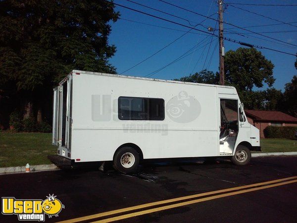 Chevy P30 Food Truck