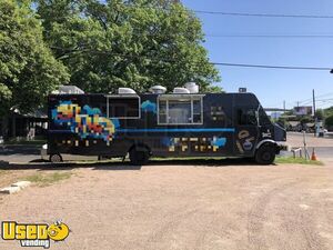 2004 Freightliner Utilimaster Diesel 33' Step Van Kitchen Food Truck