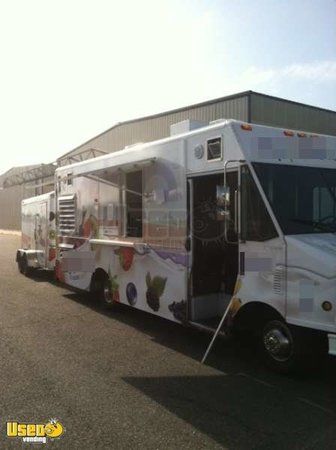 2003 - 25' GMC Workhorse 4500 Soft Serve Ice Cream / Frozen Yogurt Truck