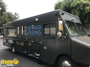 Licensed 30' 2019 Ford F59 Very Low Mileage Professional Kitchen Food Truck
