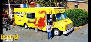 LOADED Custom 2007 30' Freightliner Crab / Seafood Steamer Food Truck w/ Walk