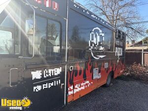 2002 Workhorse Wood-Fired Pizza Food Truck w/ Pro Fire System