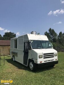 2002 - 24' International Diesel Food Truck / Loaded Kitchen on Wheels