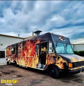 2001 30' Workhorse P-42 Diesel Versatile Mobile Kitchen Food Truck