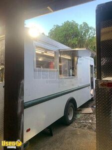 Very Low Mileage Step Van Food Truck / Professional Kitchen on Wheels