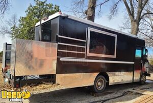 2001 Freightliner 27' Diesel Food Truck / Licensed Commercial Mobile Kitchen