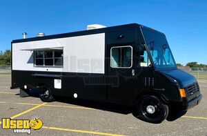 Licensed - 2004 Custom-Built Chevrolet Workhorse Pizza Food Truck