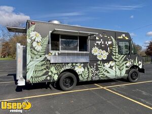 24' Freightliner Utilimaster Diesel Loaded Mobile Kitchen Food Truck