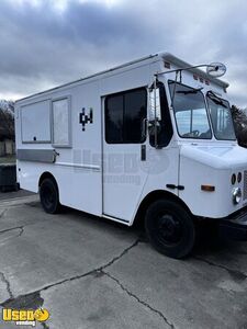 Well Equipped - 2002 21' Workhorse P42 All-Purpose Food Truck
