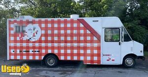 27' Nice Looking - 2006 Ford Utilimaster Kitchen Food Truck with Commercial Equipment