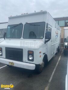 Loaded - Chevrolet Workhorse Food Truck Mobile Kitchen