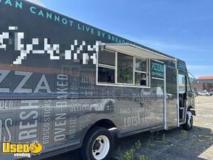 2011- 22' Workhorse W62 Mobile Pizzeria Food Truck with Woodstone Gas Oven
