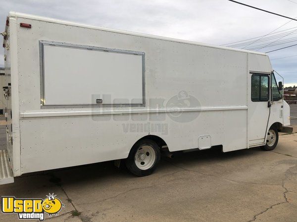 Never Used 2003 MT45 Workhorse Food Truck with 2019 Professional Kitchen