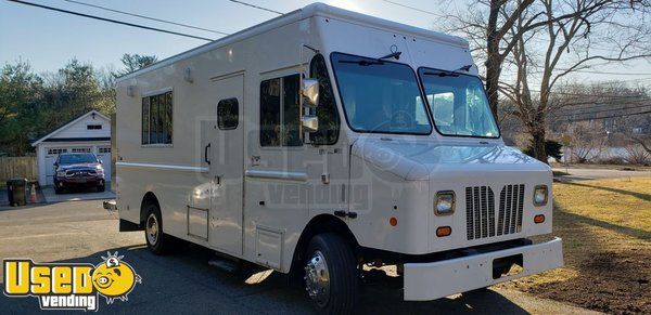 2011 Workhorse Mobile Kitchen Food Truck Diesel or Sale 2019 Kitchen