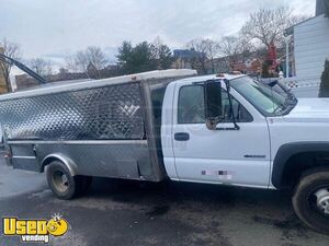 2003 Chevrolet Silverado 3500 28' Canteen-Style Lunch Serving Food Truck