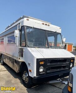 22' Chevrolet P30 Mobile Kitchen Food Truck / Kitchen on Wheels
