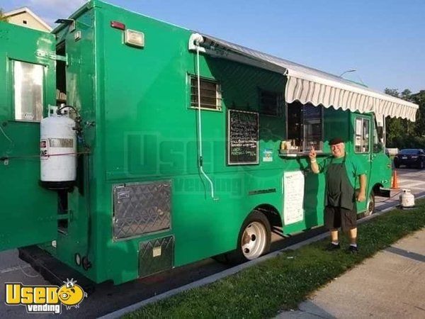 Multi-Functional Diesel Chevrolet P30 Step Van Mobile Kitchen/Food Truck