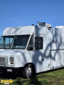 2017 - Ford Pizza Food Truck Mobile Food Unit w/ HCD Insignia