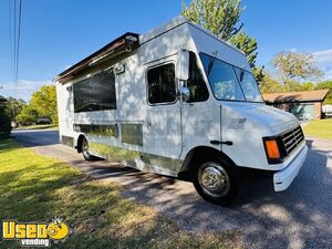 2002 Workhorse P42 All-Purpose Food Truck with NSF Equipment