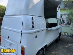 1981 VW Classic Bus Mobile Kitchen / Retro Food Truck