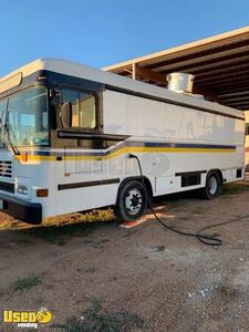 2002 Blue Bird Diesel Bustaurant Food Truck / Professional Mobile Kitchen