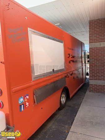 Barely Used 2004 28' Workhorse P42 Mobile Food Unit w/ a 2018 Kitchen Build-Out