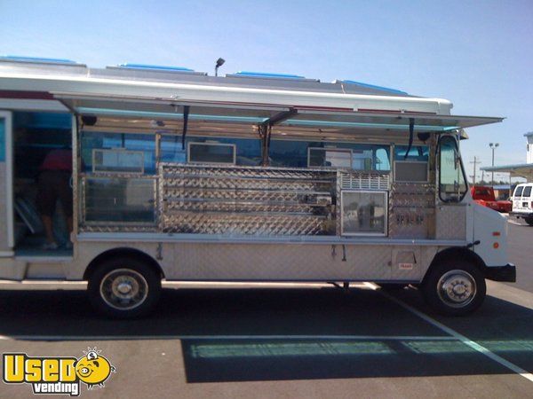 2006 Morgan Olson 24' All-Purpose Kitchen Street Food Truck