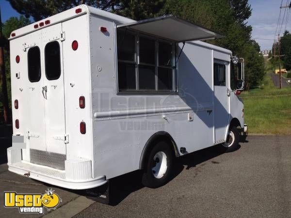 GMC P35 Mobile Kitchen Truck