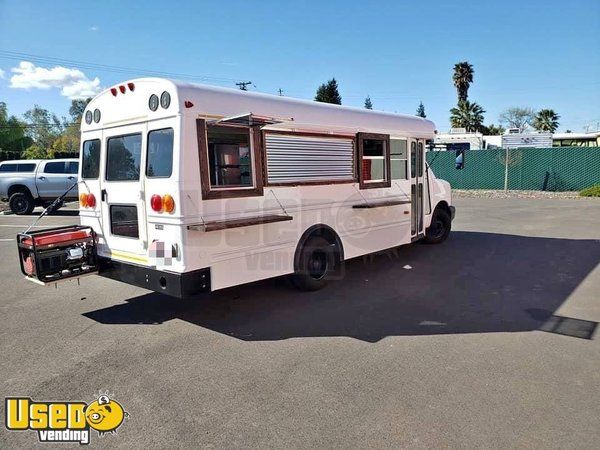 2007 Chevy Midbus Food Truck