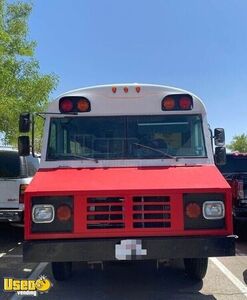 Diesel Chevrolet Blue Bus Mobile Kitchen Food Truck Bus / Used Bustaurant