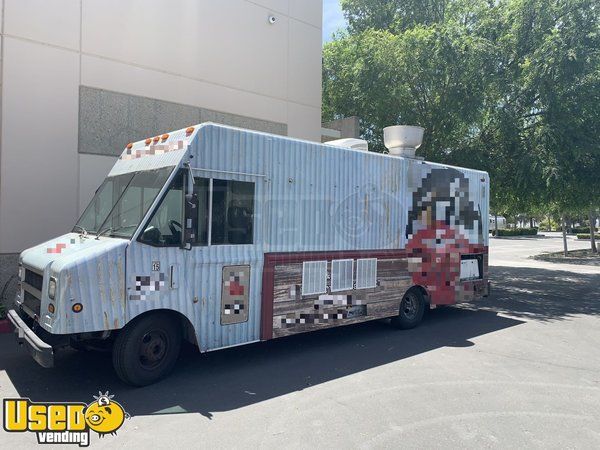 Fully-Loaded 2004 Chevy Workhorse Step Van Kitchen Food Truck