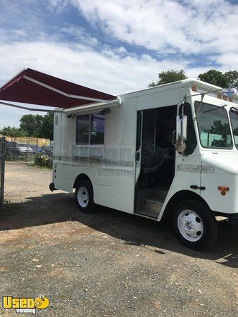 2003 Workhorse P42 Mobile Kitchen Food Truck