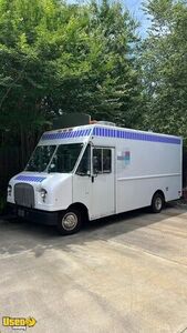 Versatile 2009 22' Ford F-350 Ice Cream Food Truck Mobile Vending Unit