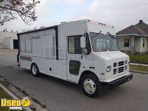 27' - 2003 Grumman Olson Diesel Food Truck with a Brand New Professional Kitchen