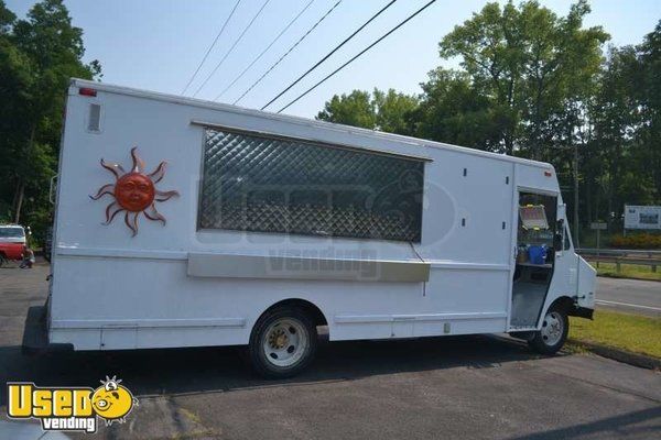1994 Creative Mobile Catering Chevy P30 Lunch / Catering Truck