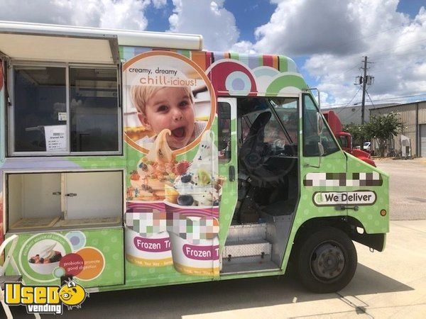 Used 26' International Frozen Yogurt / Ice Cream Truck