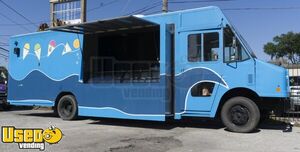 2010 - 20' Workhorse W62 Ice Cream Truck w/ Hydraulic Slide Out Serving Window