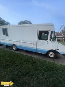 Ready to Customize - 2001 24' Workhorse P42 Empty Truck | DIY Food Truck