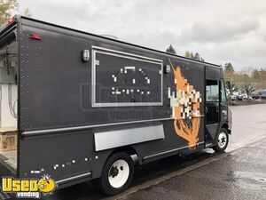 2000 - 25' Freightliner Diesel Food Truck with a Professional Kitchen