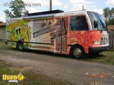 IF YOUR LOOKING FOR A FOOD TRUCK THAT TURNS HEADS, THIS IS IT