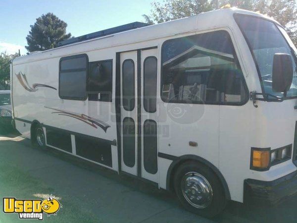 2000 - Freightliner Camper / Bus for Food Service Conversion