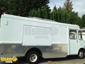 Well Maintained L & I Approved 20' Chevrolet P30 Step Van Kitchen Food Truck