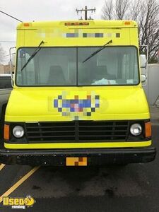 Chevrolet P30 Step Van Kitchen Food Truck/Lightly Used Kitchen on Wheels