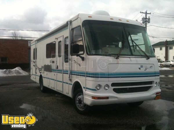 Nice Street Food Truck / Used Mobile Kitchen in Excellent Condition