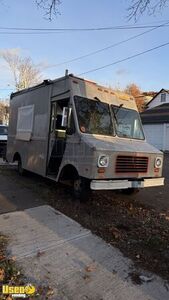 LOW MILES. 16' Chevrolet P30 Mobile Kitchen Food Truck w/ Pro Fire System